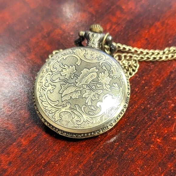 Leaf Pocket Watch - Picture 2 of 4